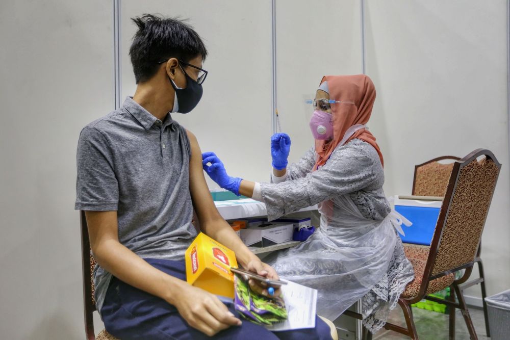 A man receives a dose of the Covid-19 vaccine at the KLCC vaccination centre in Kuala Lumpur August 31, 2021.  u00e2u20acu201d Picture by Ahmad Zamzahuri