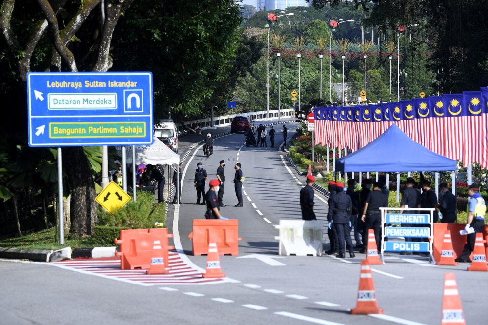 Police personnel cordon off access to the Parliament building in Kuala Lumpur August 2, 2021. u00e2u20acu201d Bernama pic