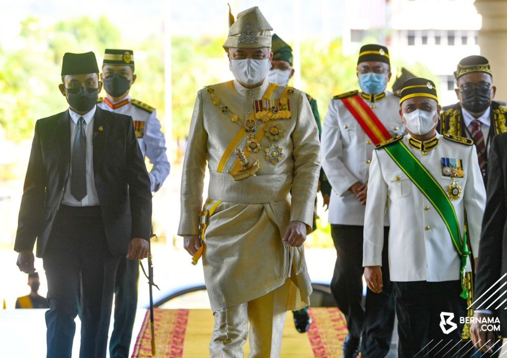 Perak's Sultan Nazrin Muizzuddin Shah arrives for the first session of the fourth year of the 14th state legislative assembly at the Perak Darul Ridzuan Building in Ipoh August 25, 2021. u00e2u20acu201d Picture via Twitter/ Bernama