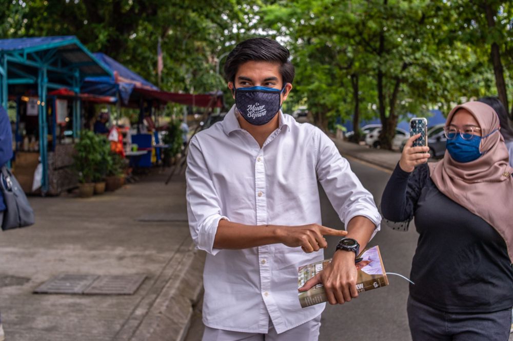 Muar MP Syed Saddiq Syed Abdul Rahman arrives at the Dang Wangi district police headquarters in Kuala Lumpur August 4, 2021. u00e2u20acu201d Picture by Shafwan Zaidonnn