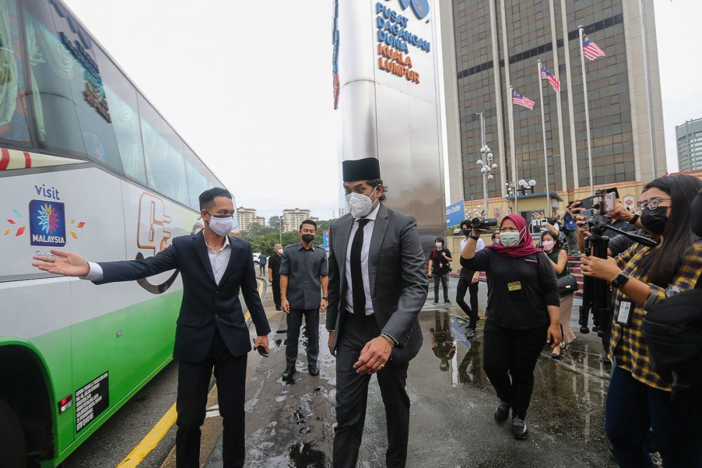 Khairy Jamaluddin is seen boarding a bus ahead of Umno MPs' audience with the Yang di-Pertuan Agong at Istana Negara in Kuala Lumpur August 19, 2021. u00e2u20acu201d Picture by Yusof Mat Isa