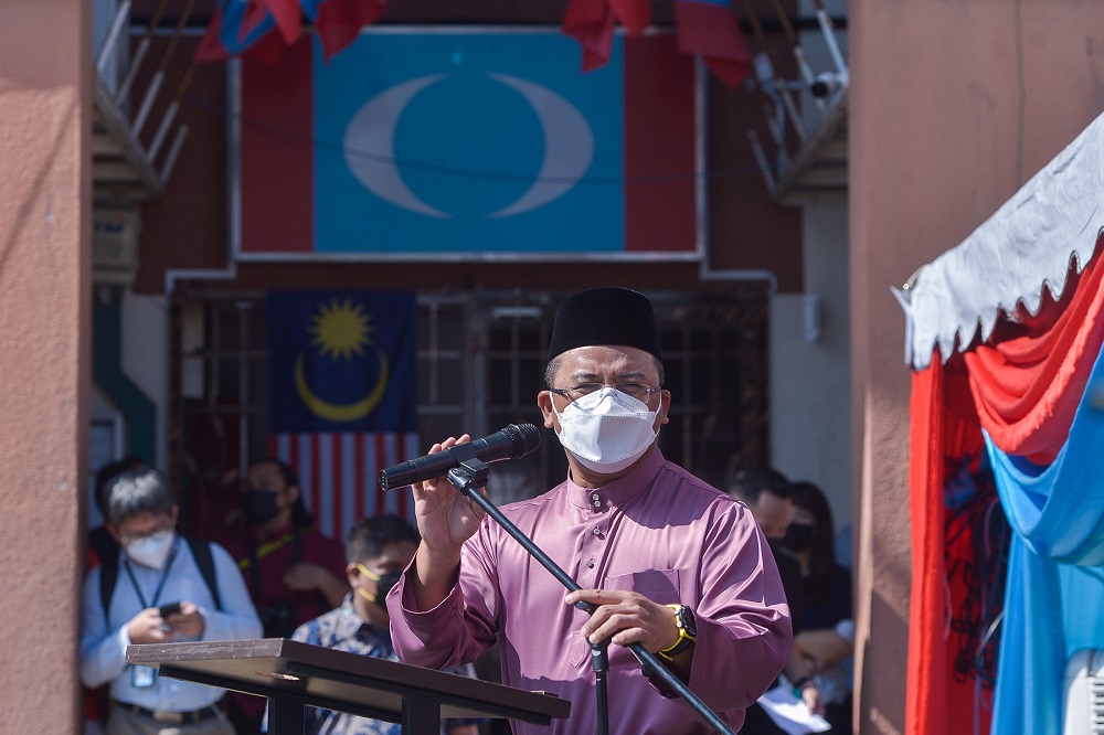 Selangor Mentri Besar Datuk Seri Amirudin Shari speaks during launch of the u00e2u20acu02dcJelajah Peduli Rakyatu00e2u20acu2122 national tour in Petaling Jaya September 17, 2021. u00e2u20acu2022 Picture by Miera Zulyana