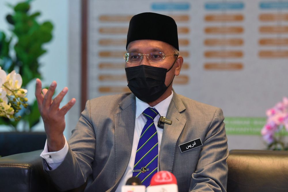 Minister in the Prime Ministeru00e2u20acu2122s Department (Religious Affairs) Idris Ahmad speaks to reporters at Putrajaya September 1, 2021. u00e2u20acu201d Bernama picnnn