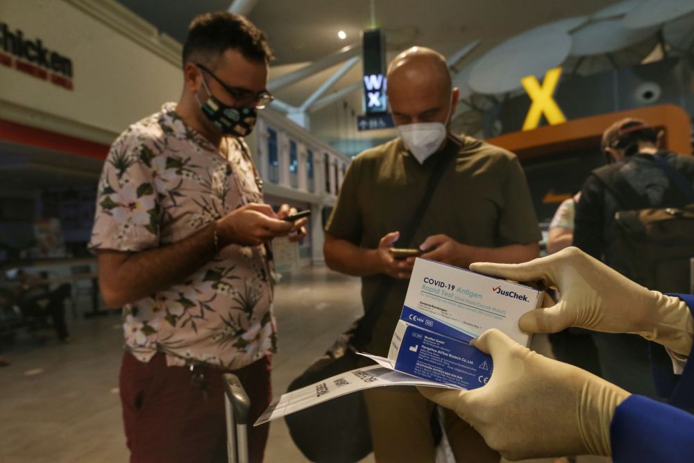 Travellers are issued rapid antigen self-test kits to check for Covid-19 before their trip to Langkawi at KLIA2, Sepang September 16, 2021. u00e2u20acu201d Picture by Ahmad Zamzahuri