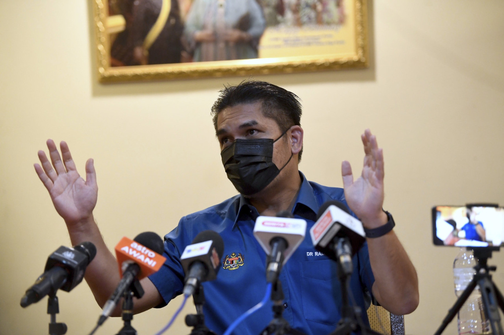 Education Minister Datuk Mohd Radzi Md Jidin speaks to the media after a closed session with Perlis secondary school teachers in Kangar, September 3, 2021. u00e2u20acu201d Bernama pic 