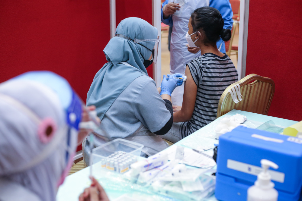 Form 4 and 5 students receive their first dose of the Covid-19 vaccine at MSU University in Shah Alam, September 22, 2021. u00e2u20acu201d Picture by Ahmad Zamzahuri