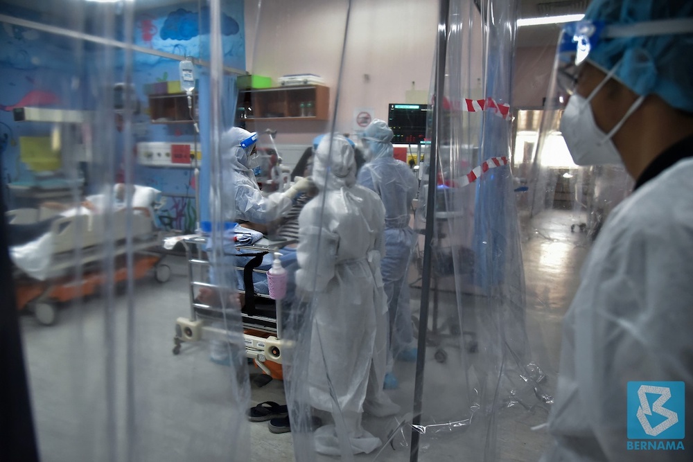 Medical staff donning full personal protective equipment (PPE) performing their duty in the Covid-19 ward at Labuan Nucleus Hospital on June 27, 2021. u00e2u20acu201d Bernama pic