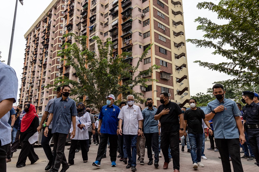 Prime Minister Datuk Seri Ismail Sabri Yaakob (centre) during a visit to the Perumahan Awam Sri Perak in Sentul October 16, 2021. u00e2u20acu201d Picture by Firdaus Latif