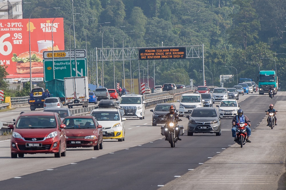 A general view of traffic at the PLUS North-South Expressway near the Bandar Bukit Mahkota toll plaza exit October 16, 2021. u00e2u20acu201d Picture by Shafwan Zaidon 