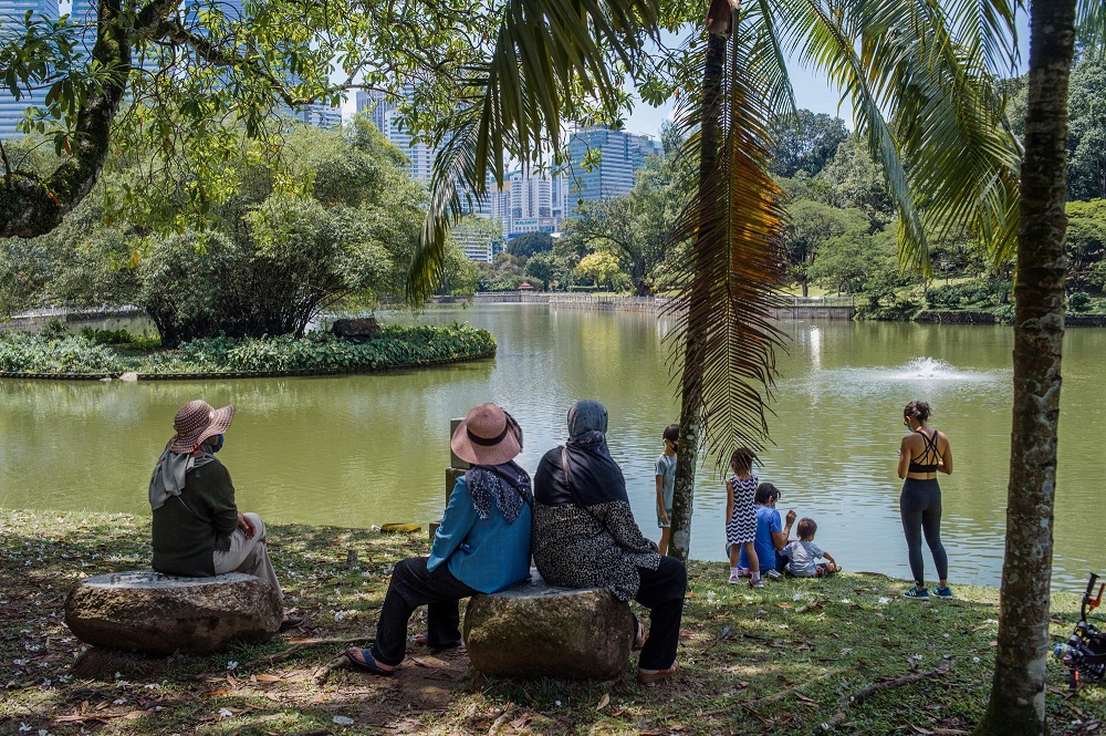 People spending a leisurely afternoon with family and friends at the Botanical lake garden in Kuala Lumpur October 23, 2021. u00e2u20acu201d Picture by Shafwan Zaidon