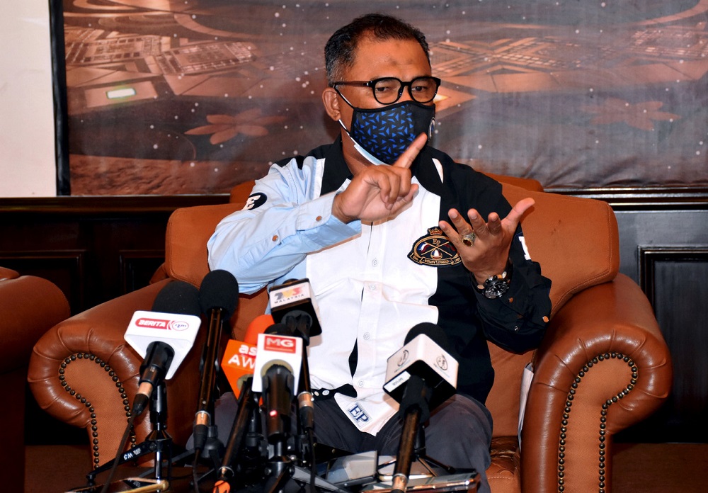 Sungai Udang assemblyman Datuk Seri Idris Haron speaks during a press conference in Melaka October 5, 2021. u00e2u20acu201d Bernama pic