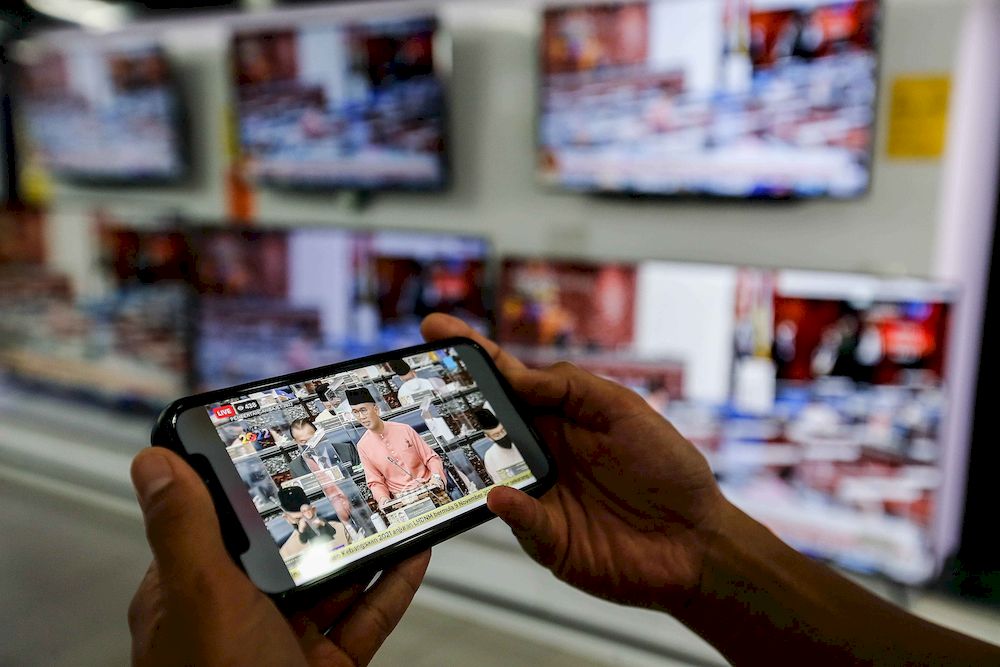 A person watching the live presentation of the 2022 Budget by Finance Minister Tengku Datuk Seri Zafrul Tengku Abdul Aziz at Parliament, in Penang on October 29, 2021. u00e2u20acu201d Pic by Sayuti Zainudin