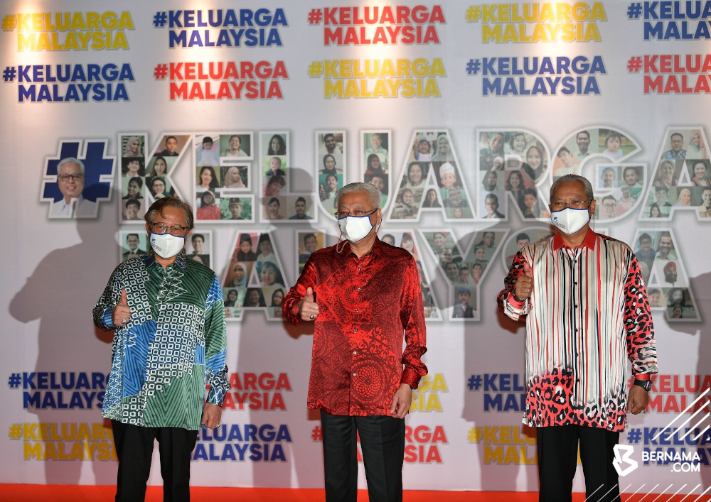 Prime Minister Datuk Seri Ismail Sabri Yaakob (centre) at the launch of the Malaysian Family Foundation along with Datuk Patinggi Abang Johari Openg and Tan Sri Annuar Musa October 23, 2021. u00e2u20acu201d Picture via Twitter/Bernama