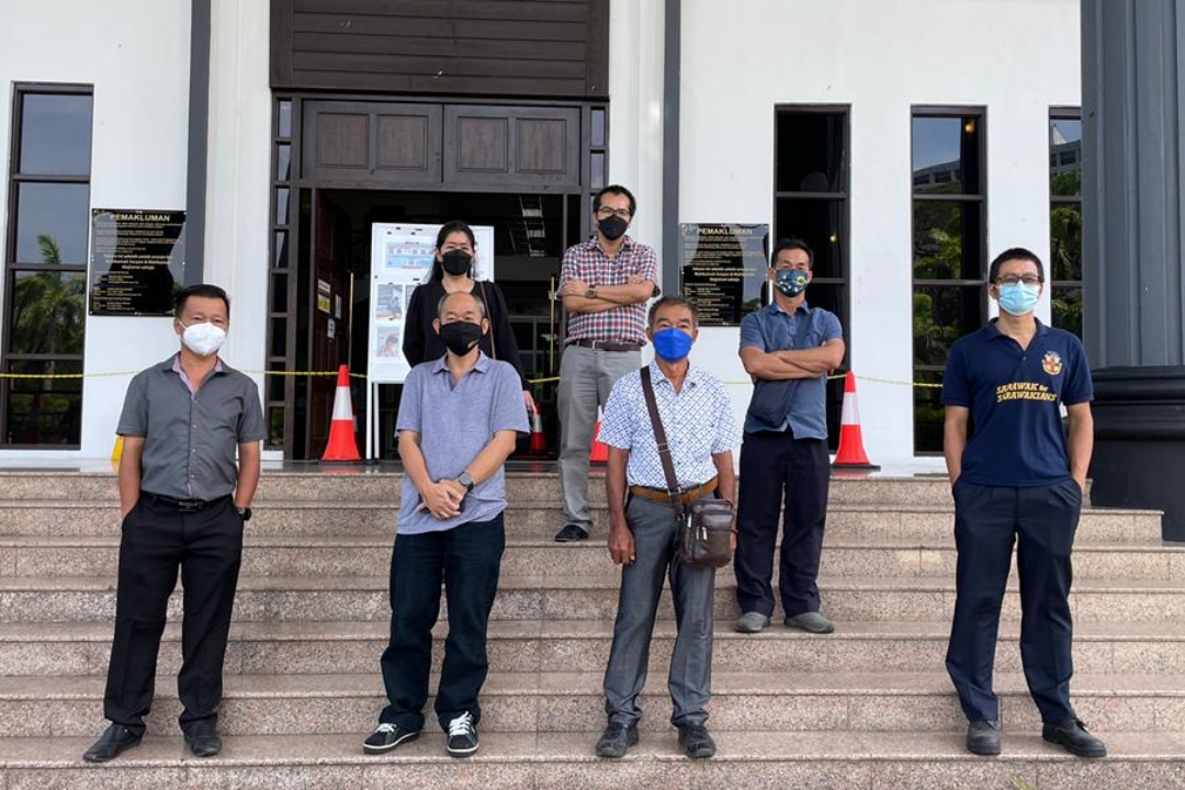 Seven individuals who were previously discharged and acquitted on charges of disrespecting the u00e2u20acu02dcNegarakuu00e2u20acu2122 have been ordered to enter their defence on October 28. u00e2u20acu2022 Borneo Post pic