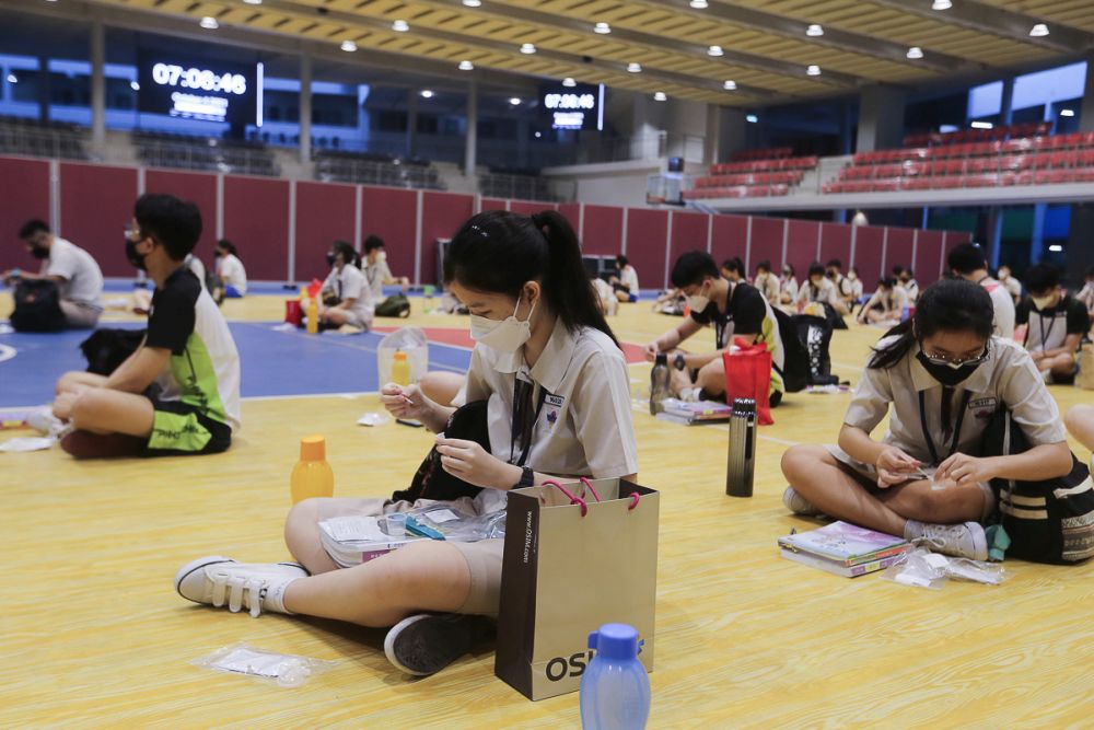 Students use Covid-19 self-test kits before resuming classes at Sekolah Menengah Pin Hwa in Klang October 4, 2021. u00e2u20acu201d Picture by Yusof Mat Isa