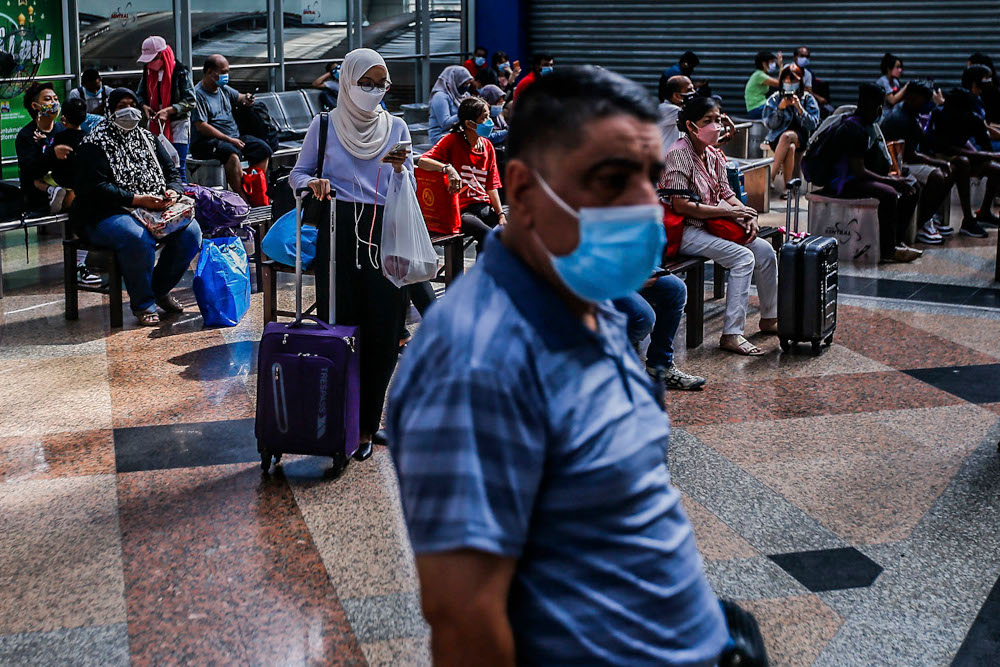 People wait to board the ETS train in KL Sentral, October 14, 2021. u00e2u20acu2022 Picture by Hari Anggara