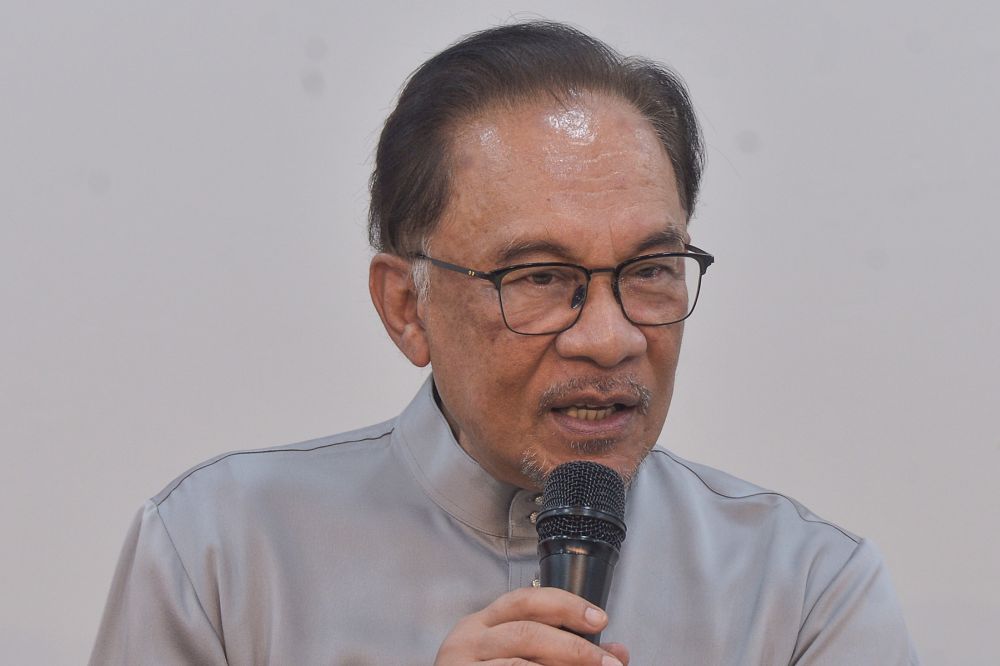 PKR president Datuk Seri Anwar Ibrahim speaks during a press conference at the partyu00e2u20acu2122s headquarters in Petaling Jaya October 29, 2021. u00e2u20acu201d Picture by Miera Zulyana