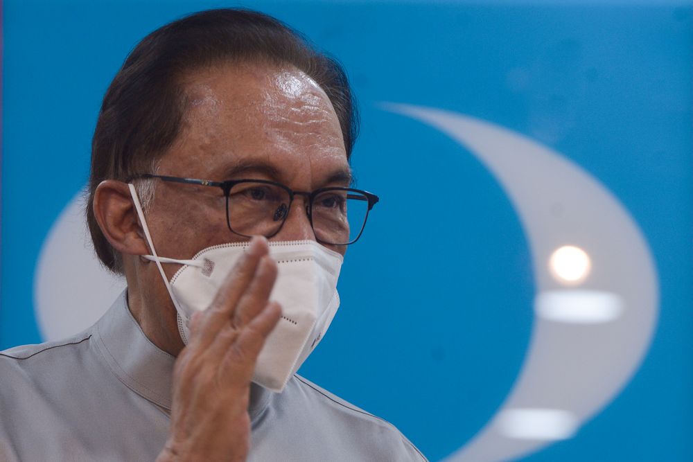 PKR president Datuk Seri Anwar Ibrahim speaks during a press conference at the partyu00e2u20acu2122s headquarters in Petaling Jaya October 29, 2021. u00e2u20acu201d Picture by Miera Zulyana