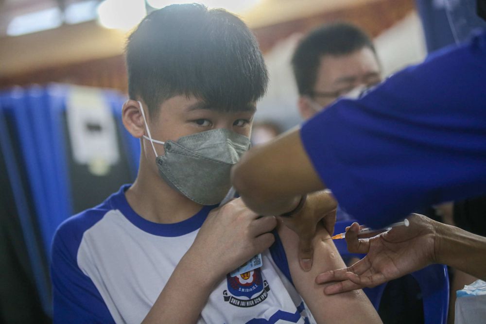 A student receives his Covid-19 jab at SMA Izzuddin Shah in Ipoh October 5, 2021. u00e2u20acu201d Picture by Farhan Najib