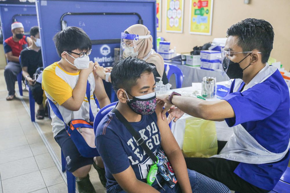 Students receive their Covid-19 jab at SMA Izzuddin Shah in Ipoh October 5, 2021. u00e2u20acu201d Picture by Farhan Najib