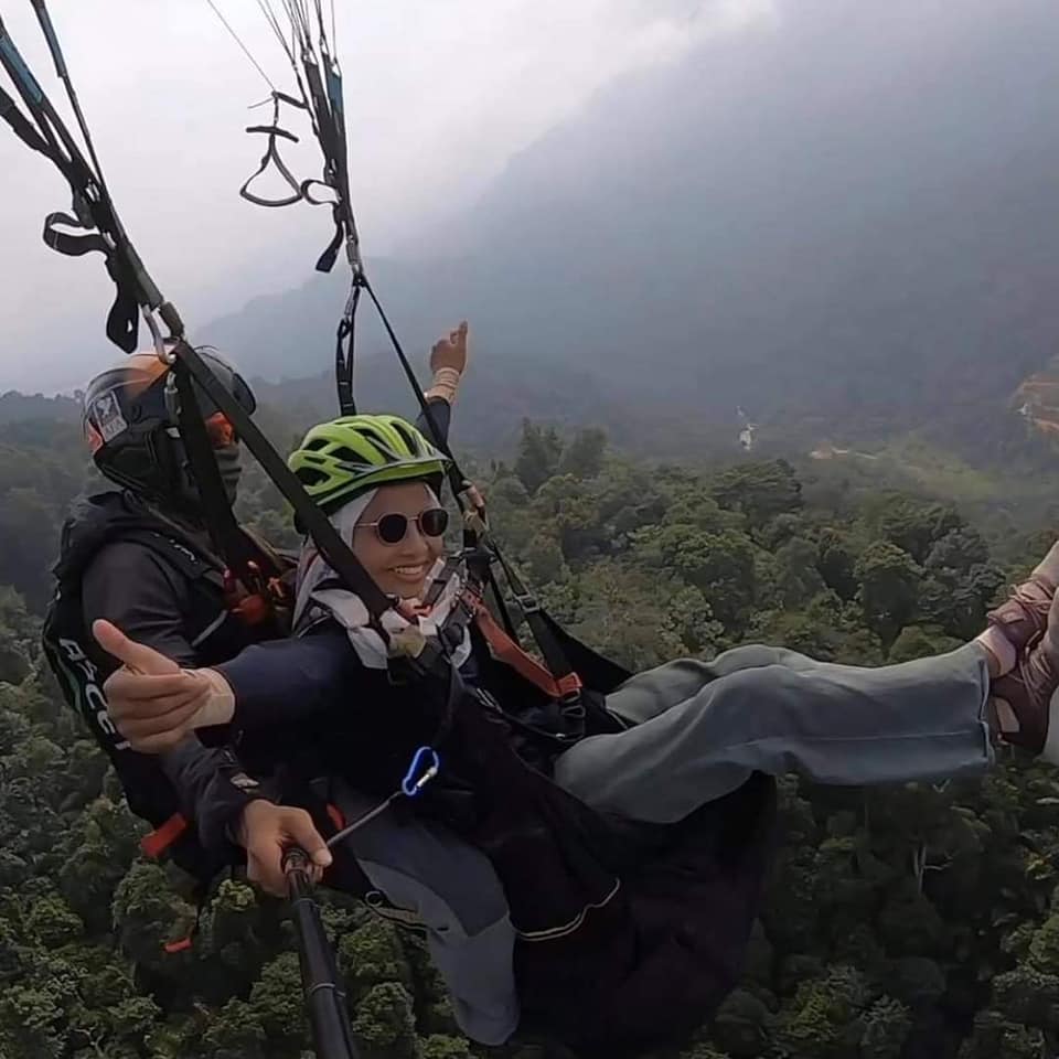 在飞翔的过程中，除了能在空中欣赏美景之外，还能使用GoPro（当局提供）拍下飞行过程，给自己留下美好回忆。-图取自KKB Paragliding Park的脸书-