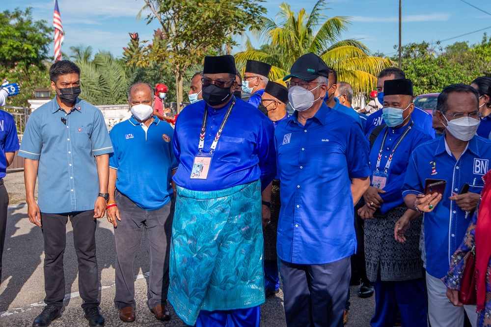 Barisan Nasionalu00e2u20acu2122s Tanjung Bidara candidate Datuk Ab Rauf Yusoh (centre) and BN supporters arrive at the nomination centre at Tanjung Bidara, Melaka November 8, 2021. u00e2u20acu201d Picture by Shafwan Zaidon