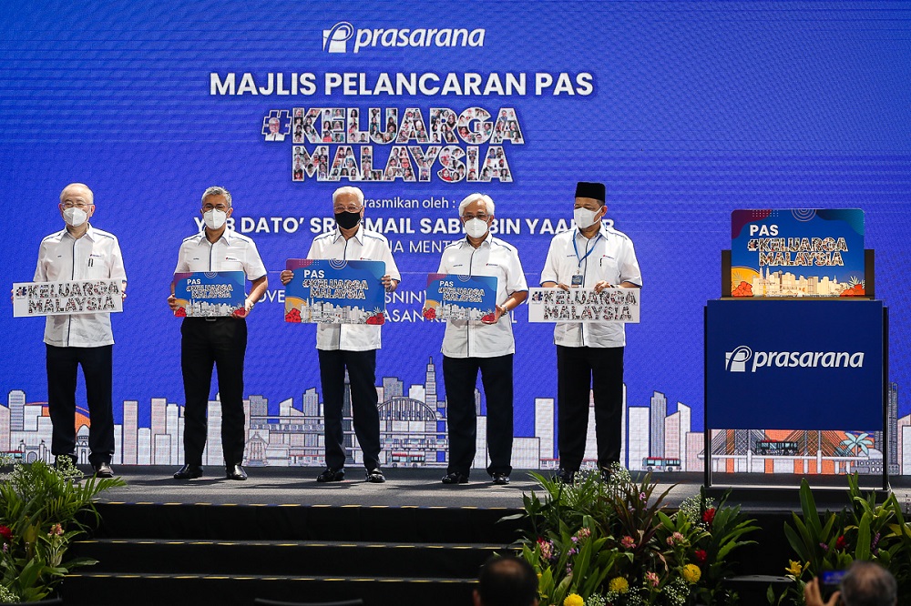 Prime Minister Datuk Seri Ismail Sabri Yaakob (third from left) at the launch of the u00e2u20acu02dcKeluarga Malaysia Travel Passu00e2u20acu2122 by Prasarana Malaysia Berhad at KL Sentral in Kuala Lumpur November 22, 2021. u00e2u20acu201d Picture by Yusof Mat Isa