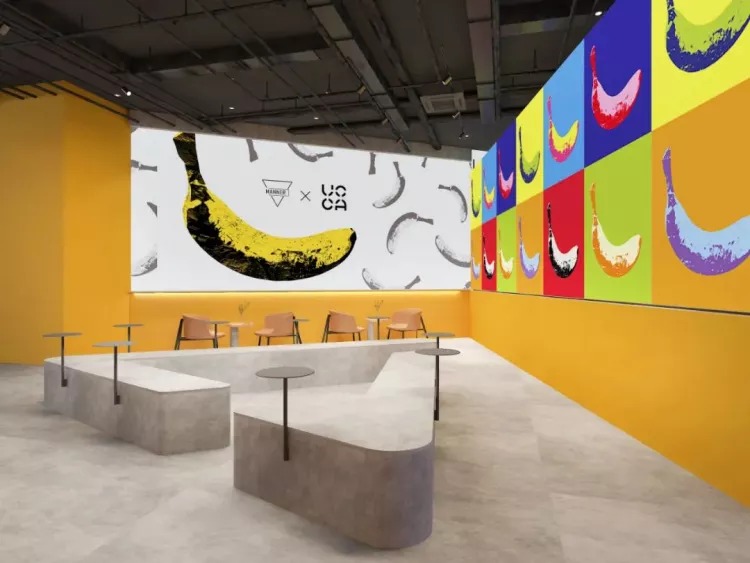 上海尤伦斯当代艺术中心和咖啡品牌Manner合作的“香蕉世界”快闪店。