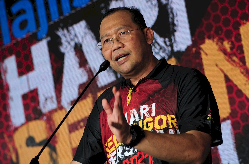 Selangor State Youth, Sports and Human Capital Development Committee chairman Mohd Khairuddin Othman speaking during the Selangor Sports Day 2021 Program in Banting, October 9, 2021. u00e2u20acu201d Bernama pic