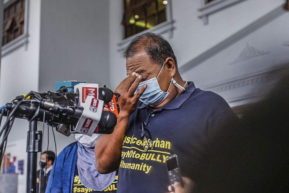 Zulkarnain Idrus, father of marine cadet officer Zulfarhan Osman Zulkarnain, speaks to reporters at the Kuala Lumpur High Court November 2, 2021. u00e2u20acu201d Picture by Hari Anggara