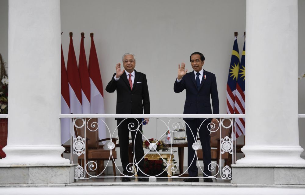 Prime Minister Datuk Seri Ismail Sabri Yaakob (left) and Indonesian president Joko Widodo are pictured at Istana Bogor in Jakarta November 10, 2021. u00e2u20acu201d Bernama pic