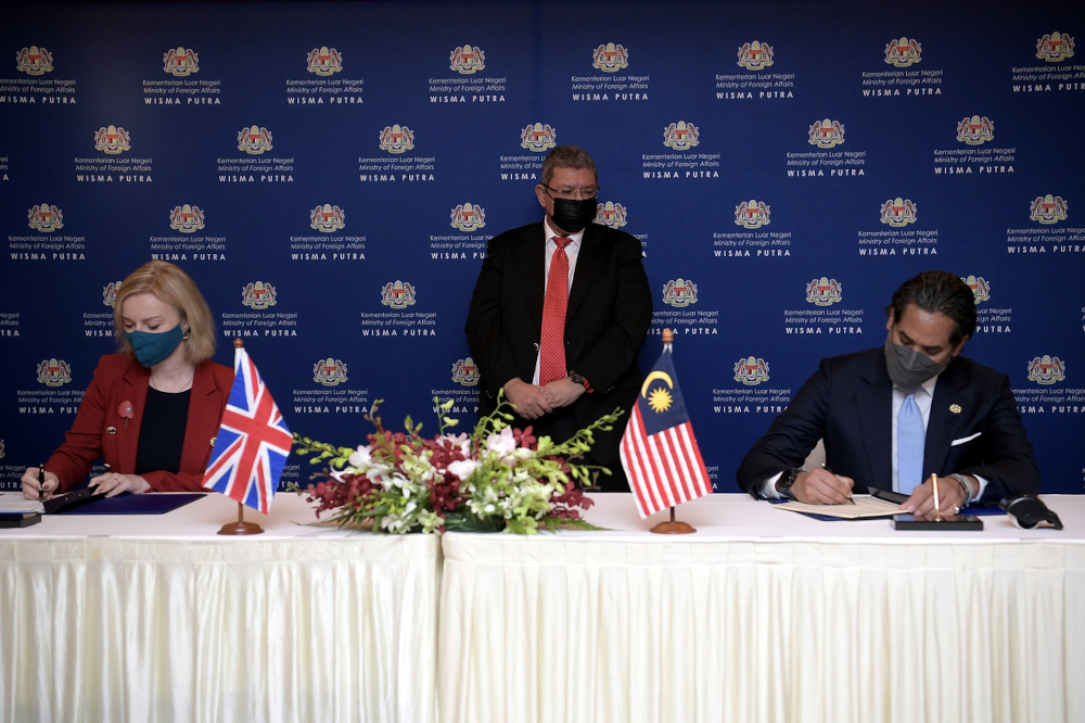 MOU signing for cooperation in the health sector between Health Minister Khairy Jamaluddin with Secretary of State for Foreign, Commonwealth and Development Affairs Elizabeth Truss in Kuala Lumpur, November 8, 2021. u00e2u20acu201d Bernama pic 