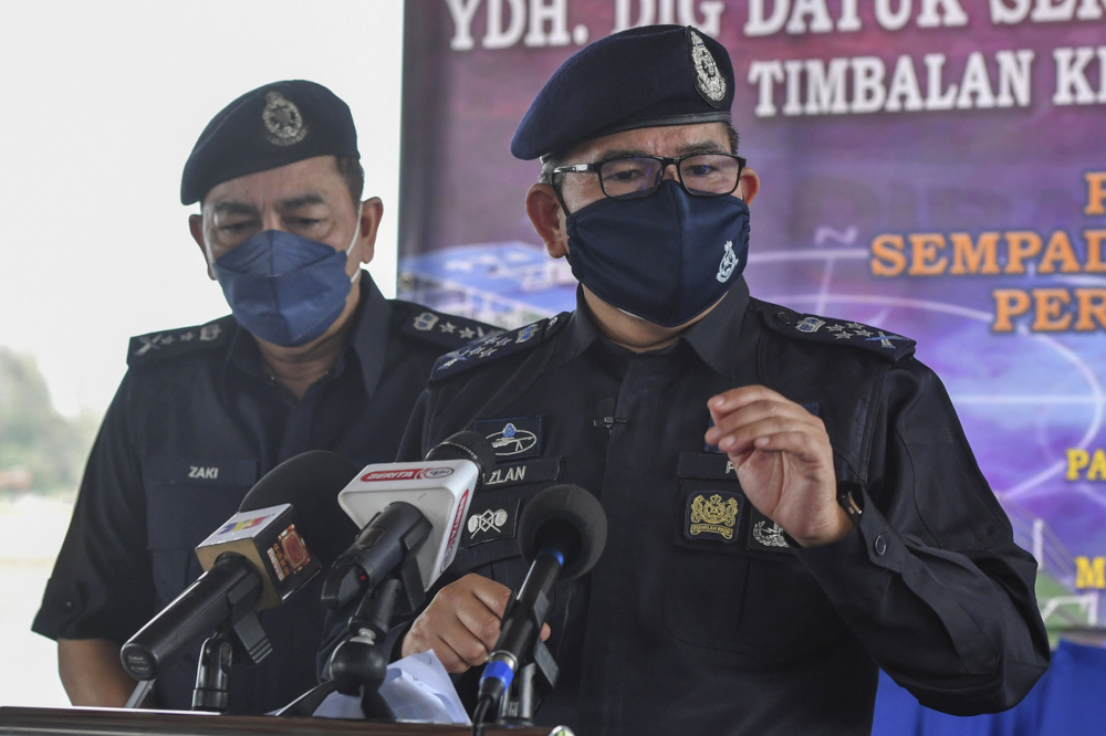 Deputy Inspector-General of Police Datuk Seri Mazlan Lazim speaks to reporters after a working visit to observe the Op Benteng at the Malaysia-Thailand border at Sungai Golok, November 2, 2021. u00e2u20acu201d Bernama pic 