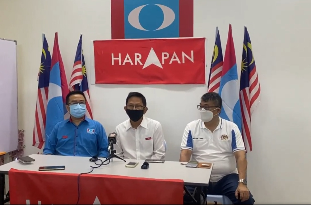 Pakatan Harapan candidate for Kelebang state constituency Gue Teck in the news conference broadcast on Facebook, November 19, 2021. u00e2u20acu201d Screengrab from Facebook/Gue Teck
