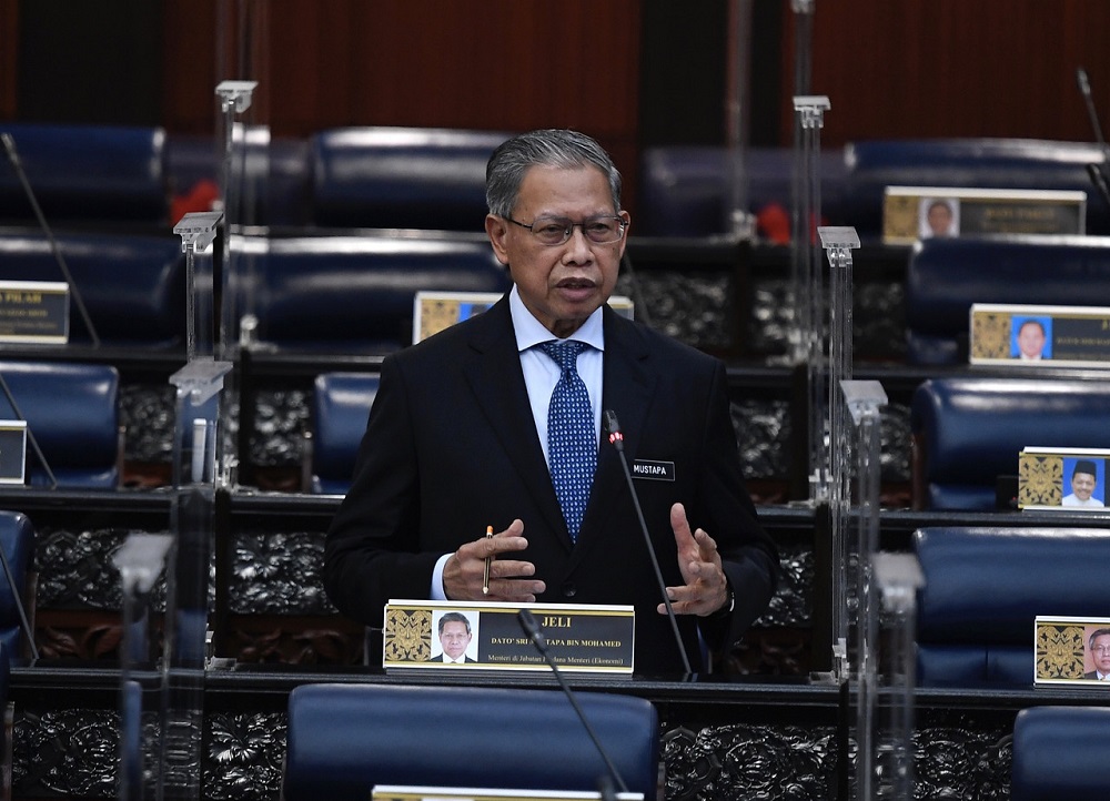 Datuk Seri Mustapa Mohamed speaks during the Ministersu00e2u20acu2122 Question Time session in the Dewan Rakyat November 30, 2021. u00e2u20acu2022 Bernama pic