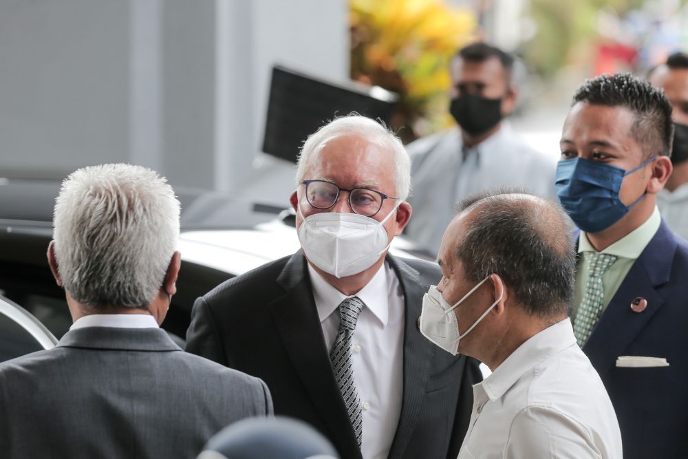 Datuk Seri Najib Razak is pictured at Kuala Lumpur High court November 11, 2021. u00e2u20acu201d Picture by Ahmad Zamzahurinn