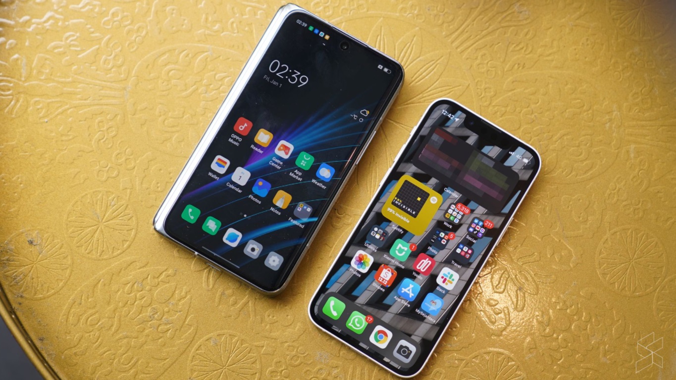 右边的是OPPO Find N，它的旁边是Apple iPhone 13 Mini。-图取自Soyacincau-