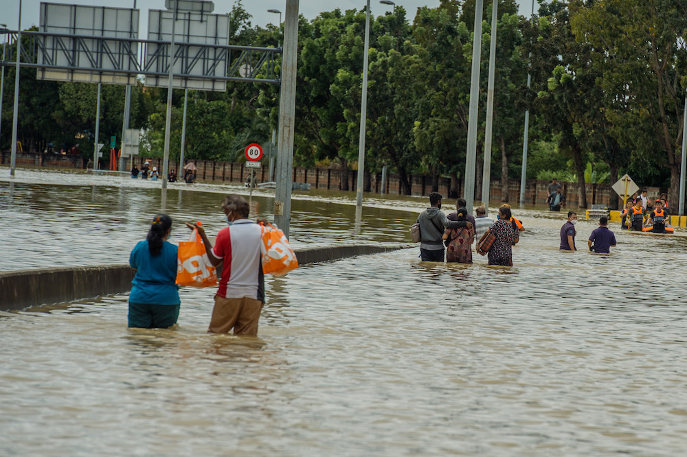 People are left stranded at LKSA as persistent rainfall causes massive floods in Shah Alam, December 18, 2021. u00e2u20acu2022 Picture by Shafwan Zaidon