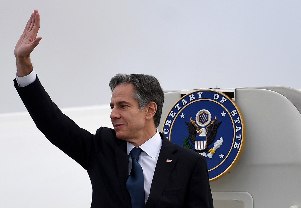 US Secretary of State Antony Antony Blinken waves, as boards his plane following the G7 foreign ministers summit, at Liverpool John Lennon Airport, Britain December 12, 2021. u00e2u20acu201d Picture by Olivier Douliery/Pool via Reuters