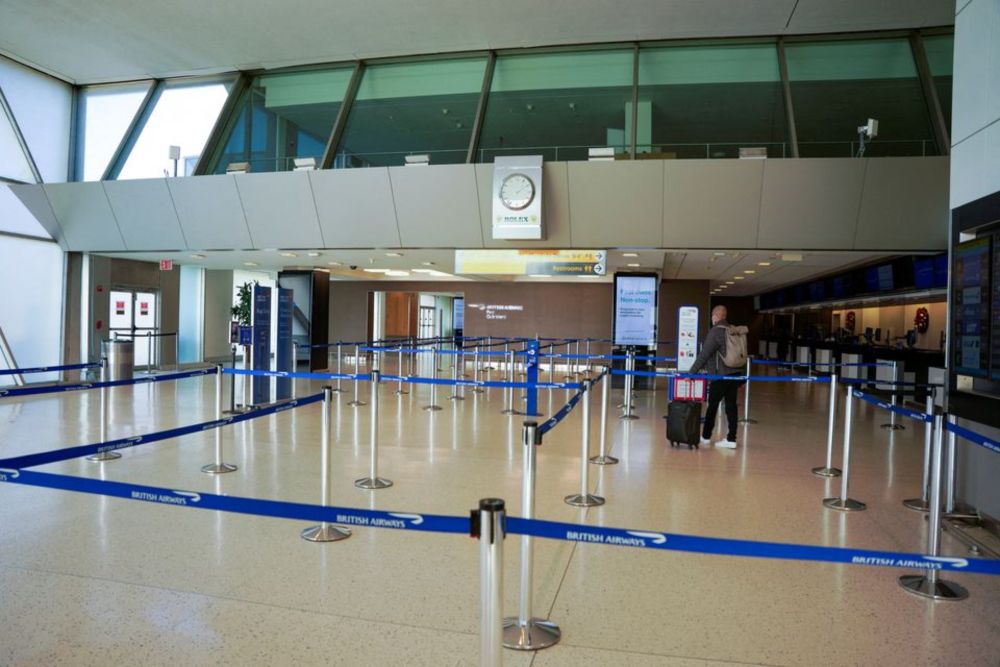 A passenger stands in a queuing line at John F. Kennedy International Airport after airlines announced numerous flights were cancelled during the spread of the Omicron coronavirus variant on Christmas Eve in Queens, New York City, US, December 24, 2021. u00e2