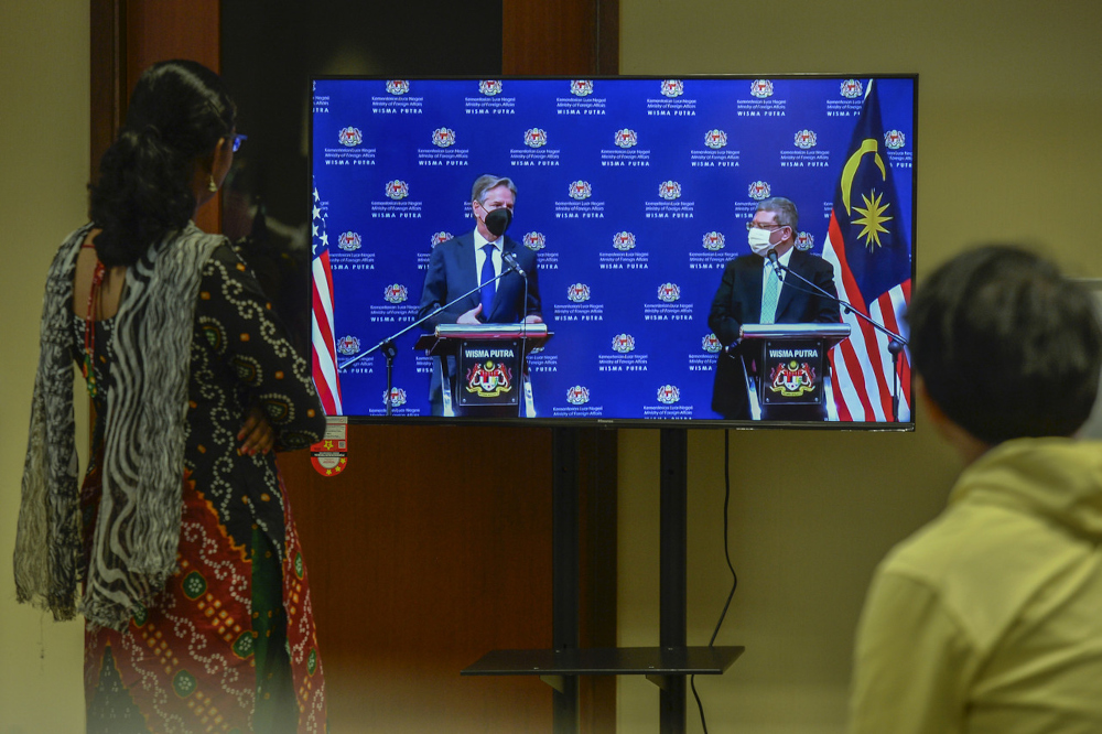 US Secretary of State Antony J Blinken and Foreign Minister Datuk Seri Saifuddin Abdullah during a media conference in Putrajaya, December 15, 2021. u00e2u20acu201d Bernama pic 