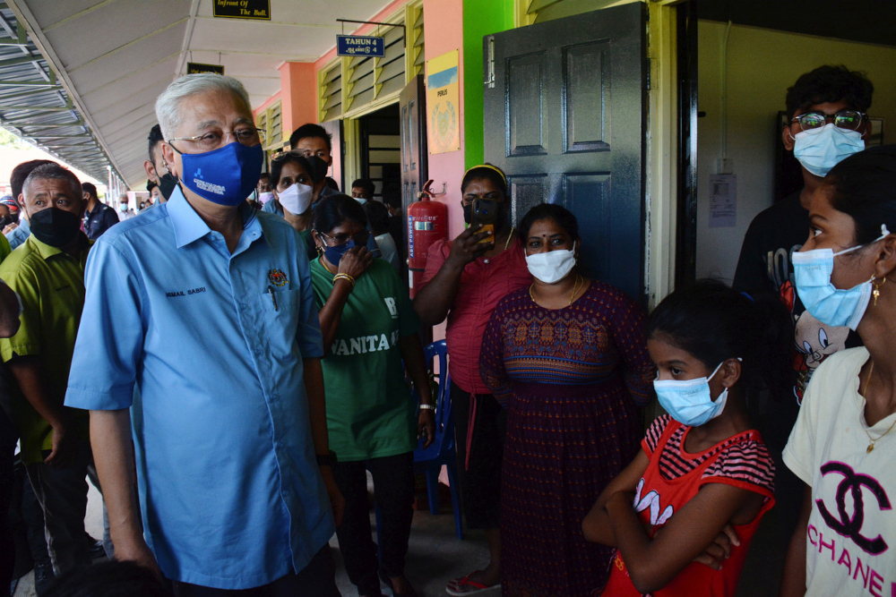 Prime Minister Datuk Seri Ismail Sabri Yaakob visits flood victims housed at the temporary evacuation centre (PPS) of Sekolah Jenis Kebangsaan Tamil Ladang Menteri, in Bera, Pahang, December 21, 2021. u00e2u20acu201d Bernama pic 