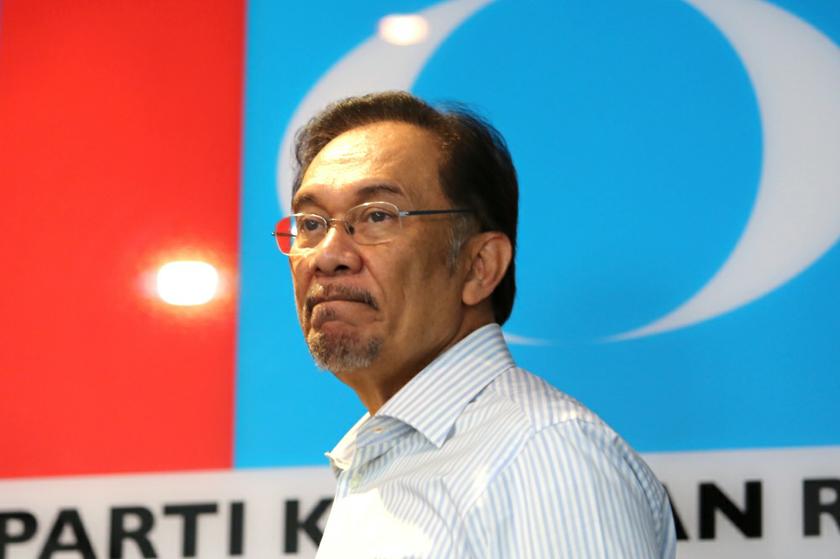 Datuk Seri Anwar Ibrahim press conference taken on 19 jun 2013. u00e2u20acu201d Picture by Choo Choy May