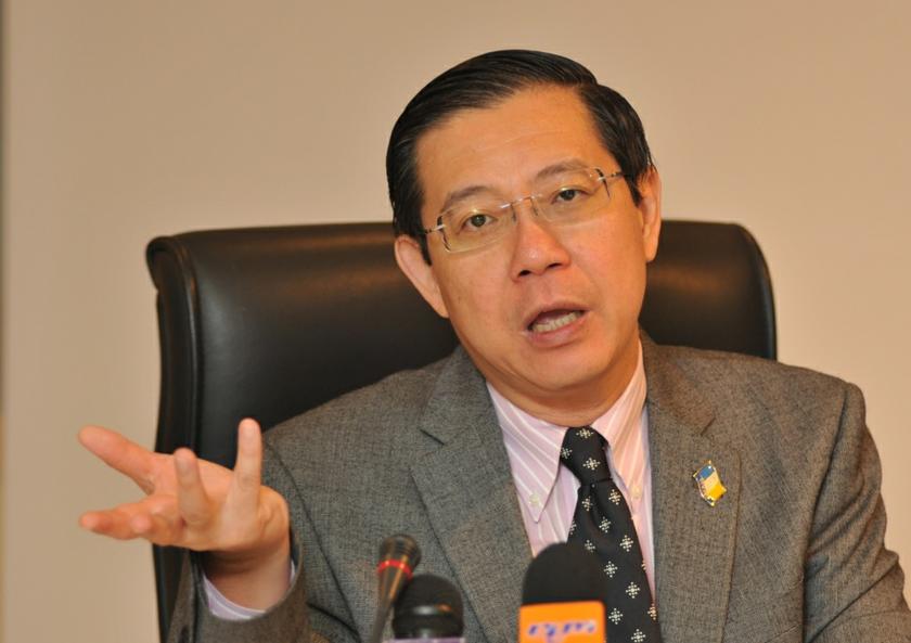 Penang Chief Minister Lim Guan Eng gesture during his speech. u00e2u20acu201d Picture by K.E. Ooi