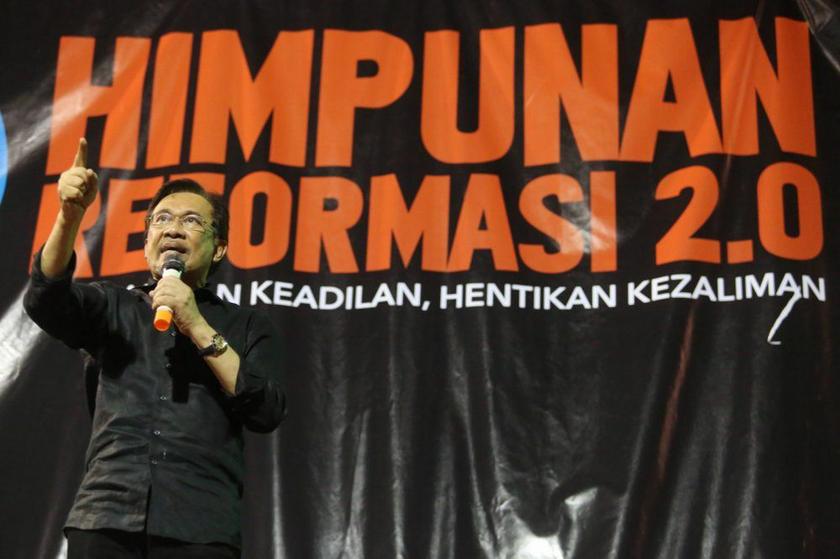 Anwar Ibrahim holding up the crowd at the Reformasi 2.0 rally at the Kajang Stadium, March 21, 2014. u00e2u20acu201d Picture by Choo Choy May