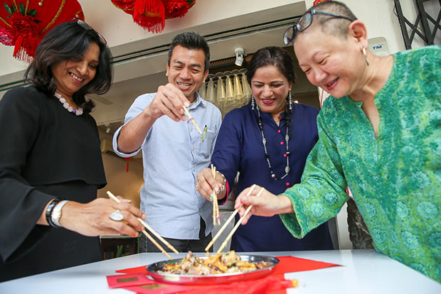 由于不含任何肉类,这个印度版鱼生适合各个种族一起食用呢。-Choo Choy May摄-