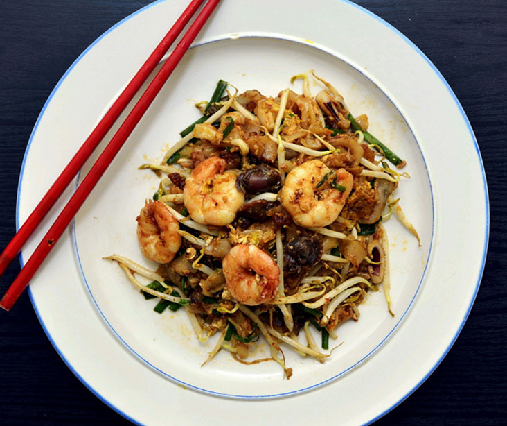 订下私厨服务的客人可以自己准备喜欢的材料给Leng炒。-Ham Abu Bakar摄-