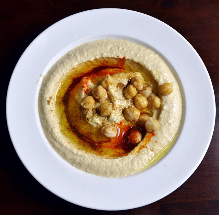  Hummus 是一道味道鲜美的鹰嘴豆酱配芝麻酱开胃菜。-Ham Abu Bakar摄-