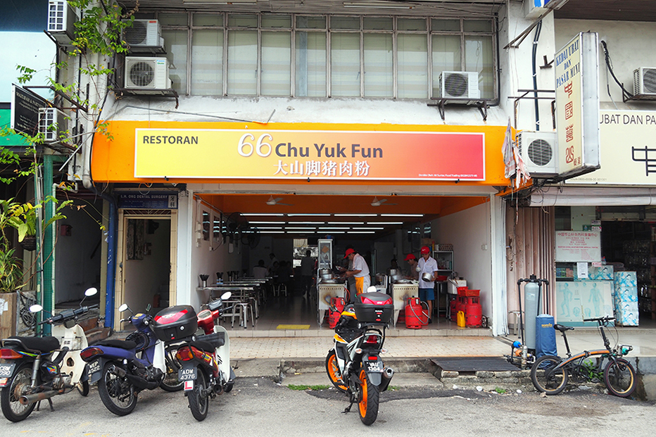 对于这家店招牌为何会放66号，老板说这是他的幸运数字。-Lee Khang Yi摄-