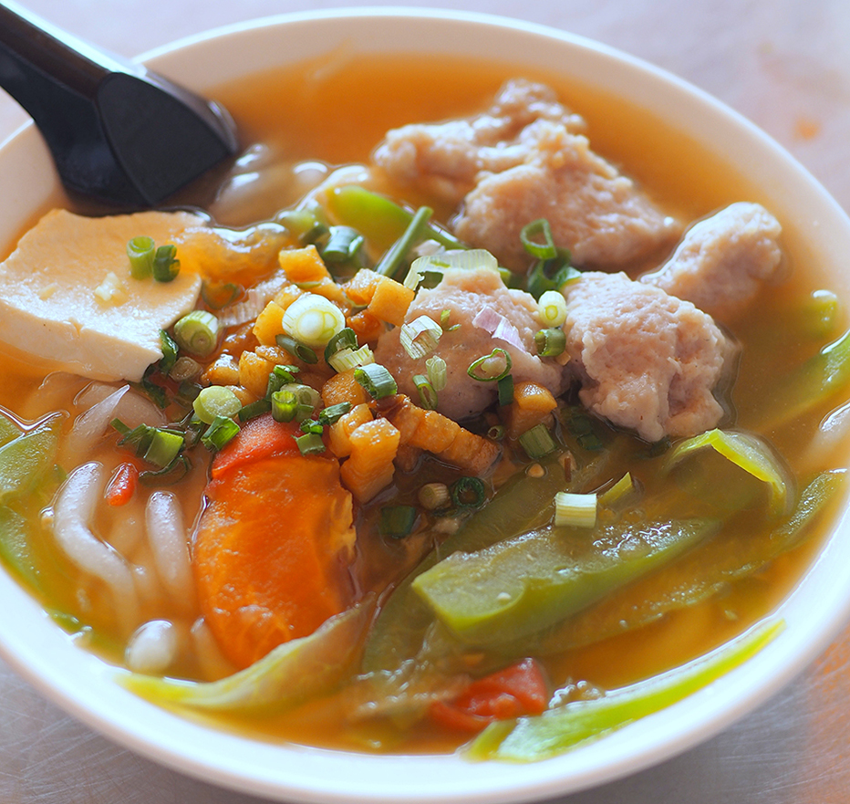 苦瓜鱼滑面也是这家店的人气餐品之一。-Lee Khang Yi摄-